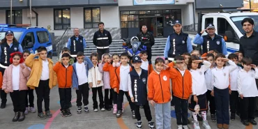 bursa-osmangazi-de-minikler-zabitanin-gorevlerini-ogrendi-1765369308-721_large