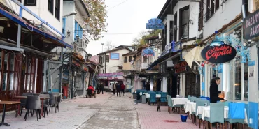 bursa-osmangazi-de-tarihi-arap-sukru-sokagi-kacak-lardan-arindirildi-1765103220-6_large