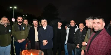 bursa-yildirim-da-baskan-yilmaz-veterinerlik-personeliyle-bulustu-1764676191-524_large