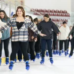 buyuksehir-kulturpark-ve-bostanli-da-buz-pisti-kuruyor-1765011375-318_large