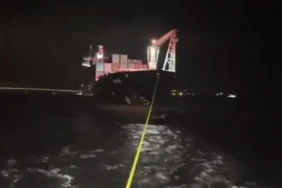 canakkale-bogazi-nda-arizalanan-kargo-gemisi-kurtarildi-1765262234-126_large