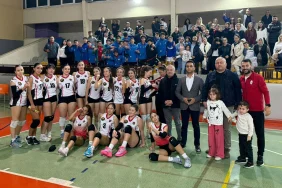 cigli-belediyesi-nin-voleybol-takimlari-ligin-zirvesinde-1764746754-834_large