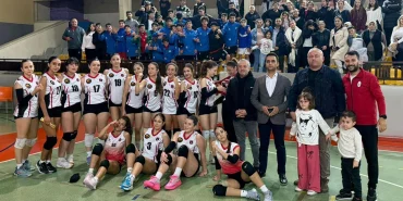 cigli-belediyesi-nin-voleybol-takimlari-ligin-zirvesinde-1764746754-834_large