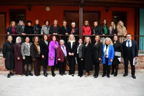 cumhuriyetin-egitimci-ilk-kadin-milletvekilleri-osmangazi-de-konusuldu-1765011513-281_large