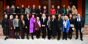 cumhuriyetin-egitimci-ilk-kadin-milletvekilleri-osmangazi-de-konusuldu-1765011513-281_large