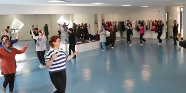 denizli-de-akadinlara-zeybek-kursu-basladi-1765283917-598_large