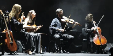 dunyaca-unlu-piyanist-izmir-de-ayakta-alkislandi-1765352666-947_large