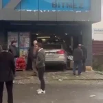 duzce-de-otomobil-marketin-icine-girdi-1765274652-256_large