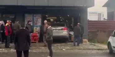 duzce-de-otomobil-marketin-icine-girdi-1765274652-256_large