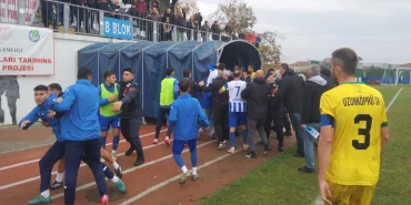 ergene-velimesespor-ile-uzunkopruspor-macinda-gazeteciye-ve-futbolculara-saldiri-1764740959-876_large