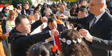 golcuk-te-engelli-bireyler-renk-katti-1764782727-464_large