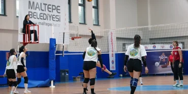 istanbul-maltepe-de-kadinlar-siddeti-blok-ladi-1765192327-795_large