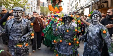 izmir-de-25-mandalina-senligi-ureticinin-yuzunu-guldurdu-1765120070-492_large