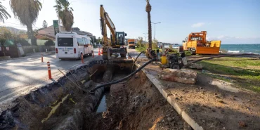 izmir-mithatpasa-da-ana-boru-arizasi-icin-izsu-seferber-oldu-1765287431-137_large