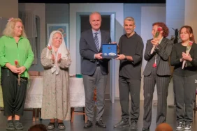 kadin-siginagi-ilk-gosterimiyle-izleyiciden-tam-not-aldi-1765033138-78_large