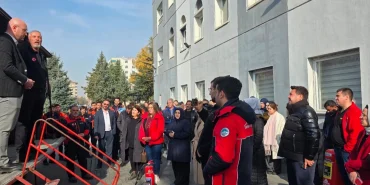 kayseri-kocasinan-da-personele-acil-durum-tahliye-ve-yangin-tatbikati-1765136887-389_large