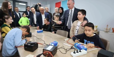 kocaeli-de-gencler-icin-yeni-bilgievi-acildi-1765355030-251_large