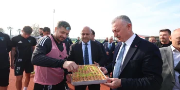 kocaelispor-a-baskan-buyukakin-dan-moral-veren-ziyaret-1764852531-270_large