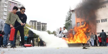 konya-da-ozel-gereksinimli-bireylere-afet-egitimi-1764756590-41_large