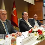 manisa-da-baskan-dutlulu-ticaret-odasi-nda-is-insanlariyla-bulustu-1765286332-770_large