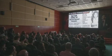 mersin-de-biz-radyoyu-cok-sevdik-belgeseli-buyuk-ilgi-gordu-1764837634-644_large