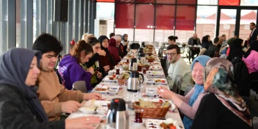 osmangazi-de-engelli-bireyler-ve-aileleri-kahvaltida-bulustu-1765020541-665_large