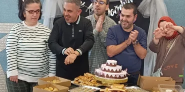 sakarya-da-ozel-cocuklara-kemence-ve-horonla-dogum-gunu-coskusu-1764861054-878_large